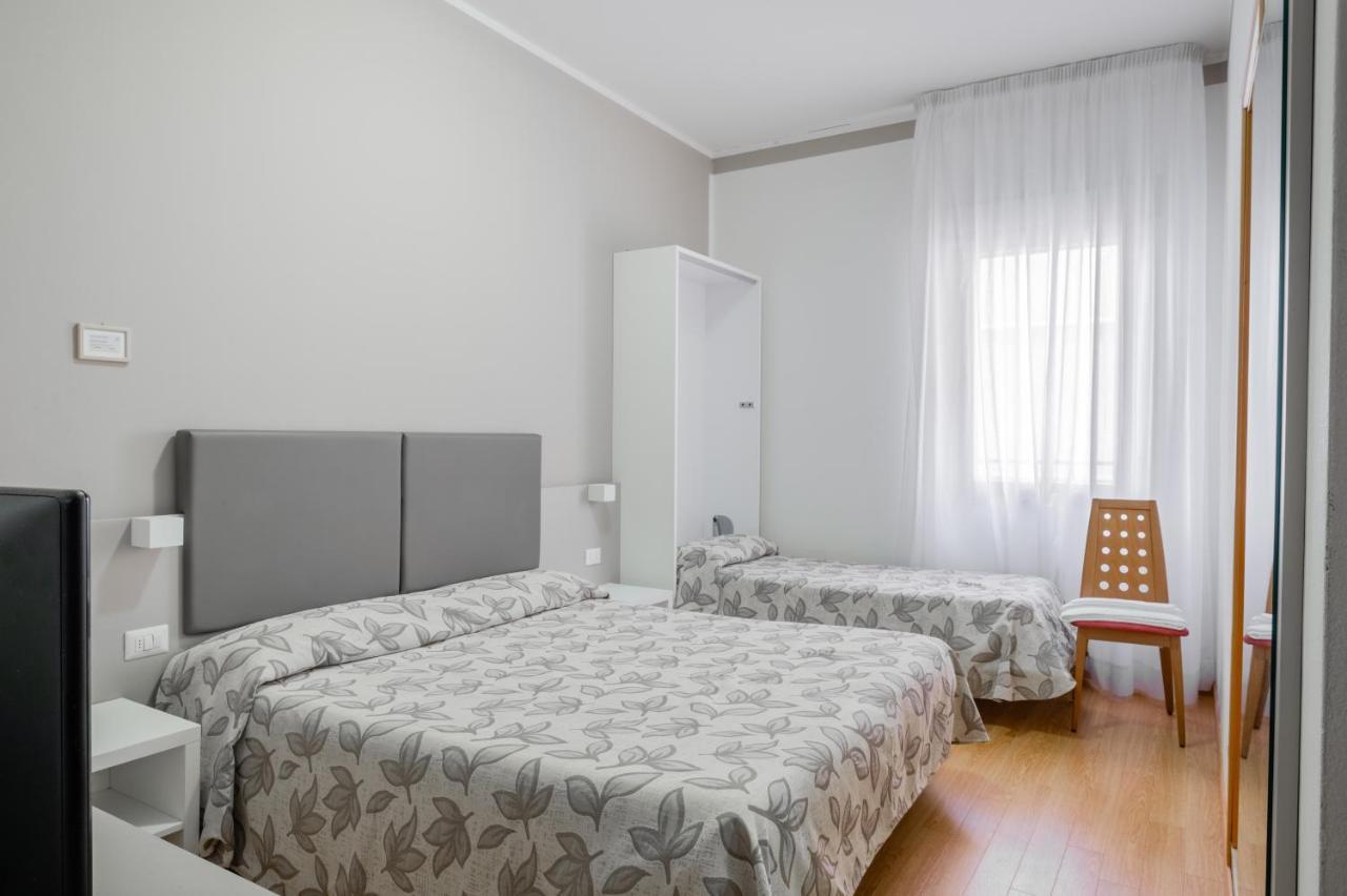 Hotel Del Corso Бібіоне Екстер'єр фото